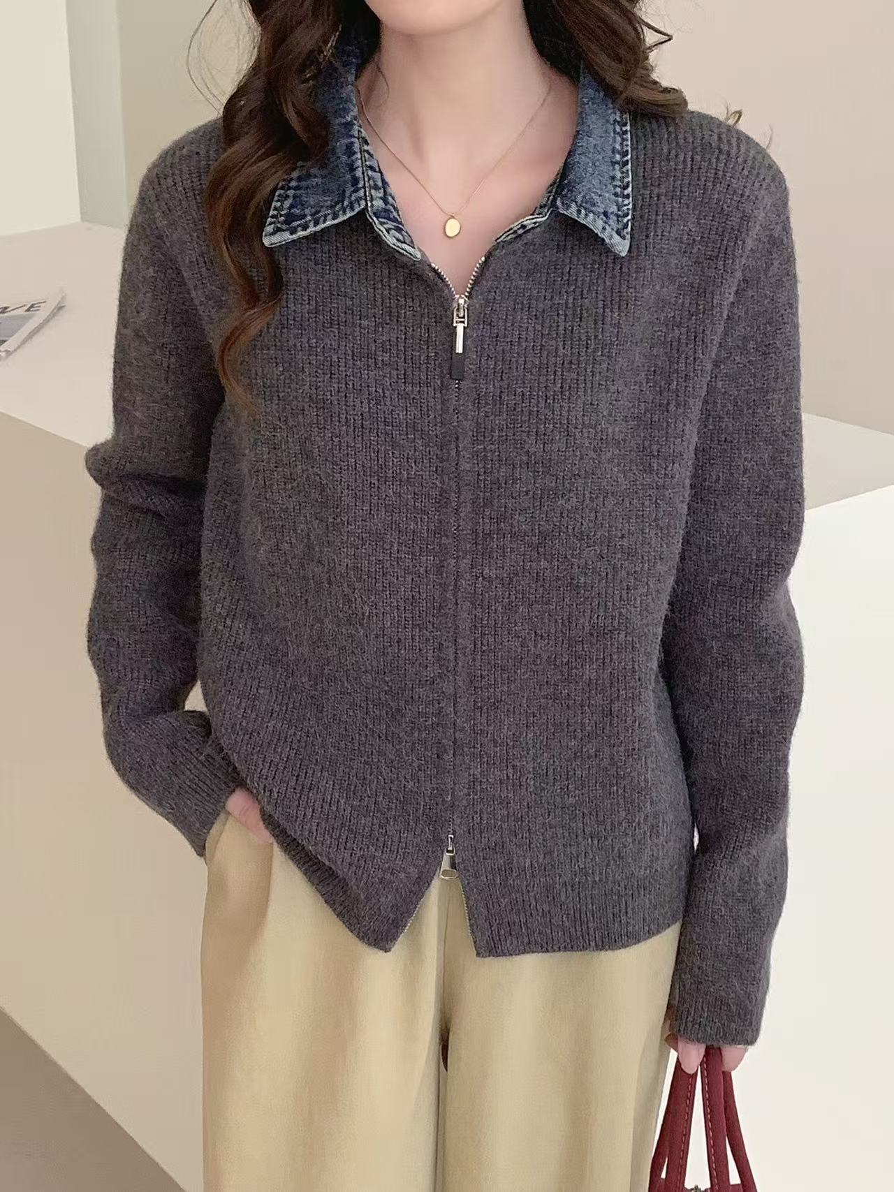 Sara - Cárdigan de Punto con Cuello de Mezclilla