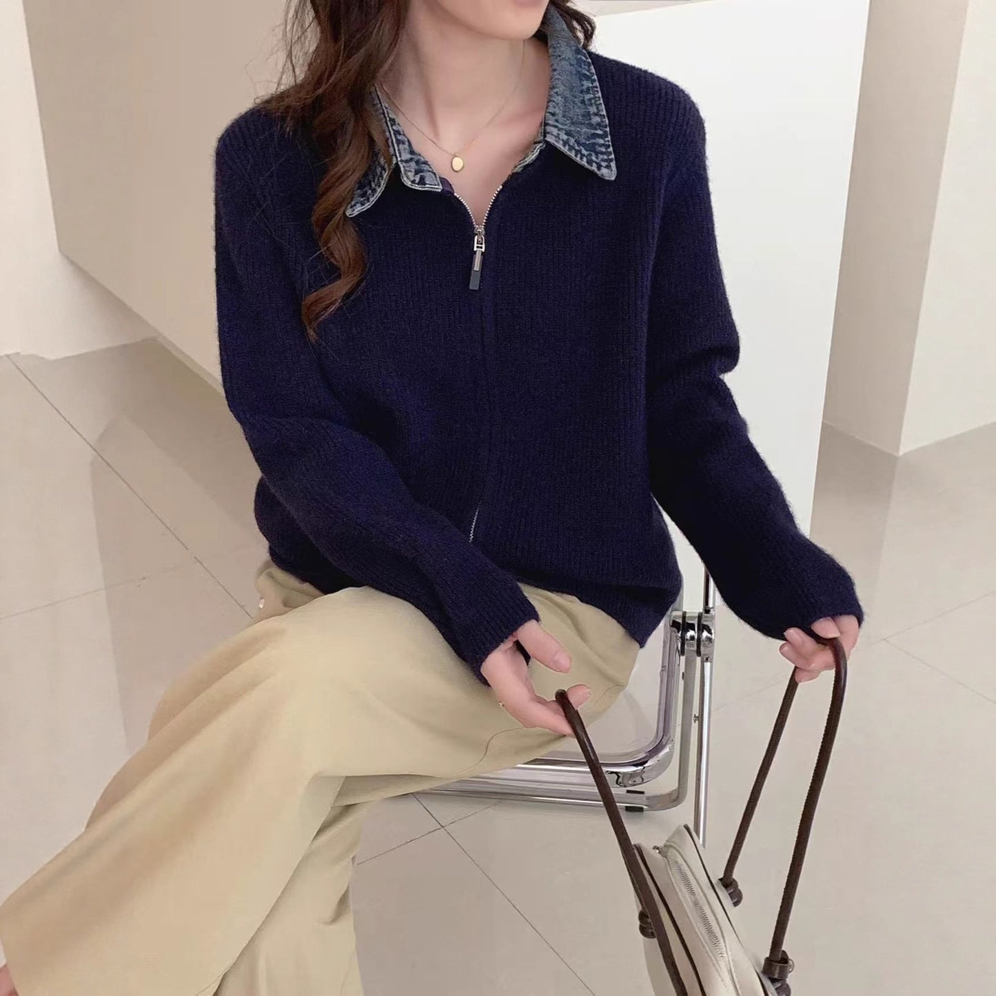 Sara - Cárdigan de Punto con Cuello de Mezclilla