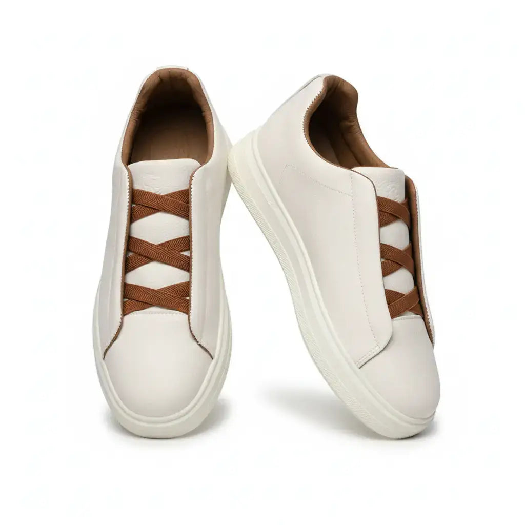 Nicolás - Zapatilla Urbana de Gamuza con Detalle en Cuero