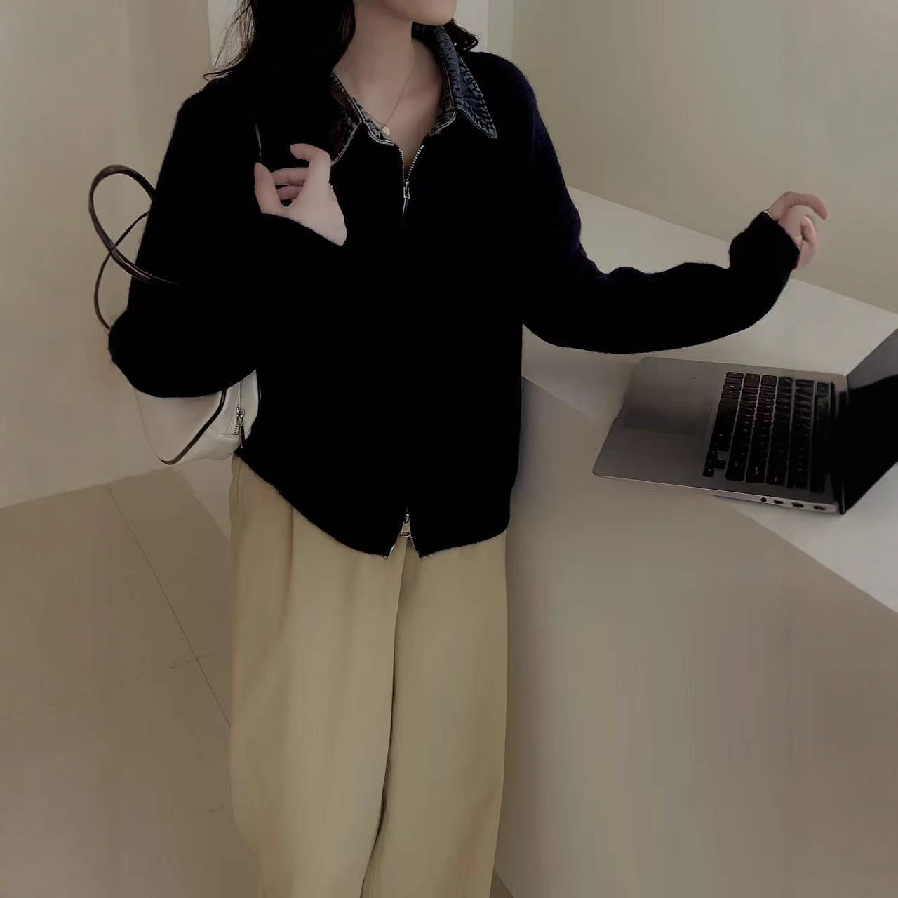 Sara - Cárdigan de Punto con Cuello de Mezclilla